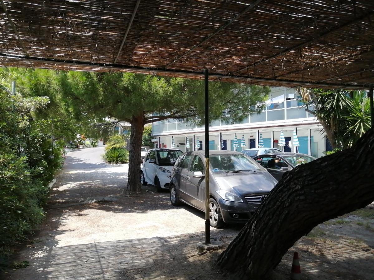 Aparthotel Villaggio Turistico La Vesca *